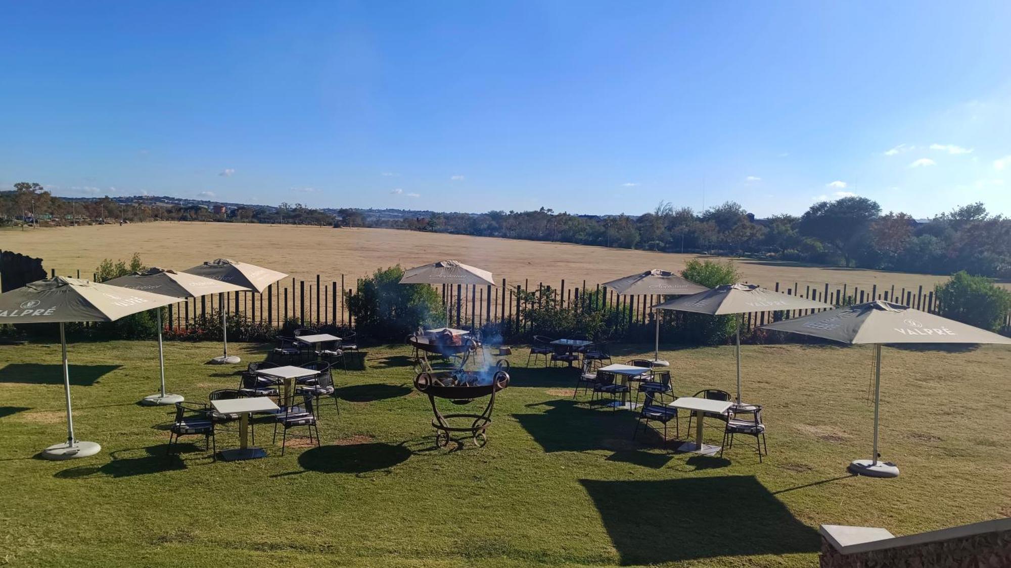 Riboville Boutique Hotel And Restaurant Midrand Exterior photo