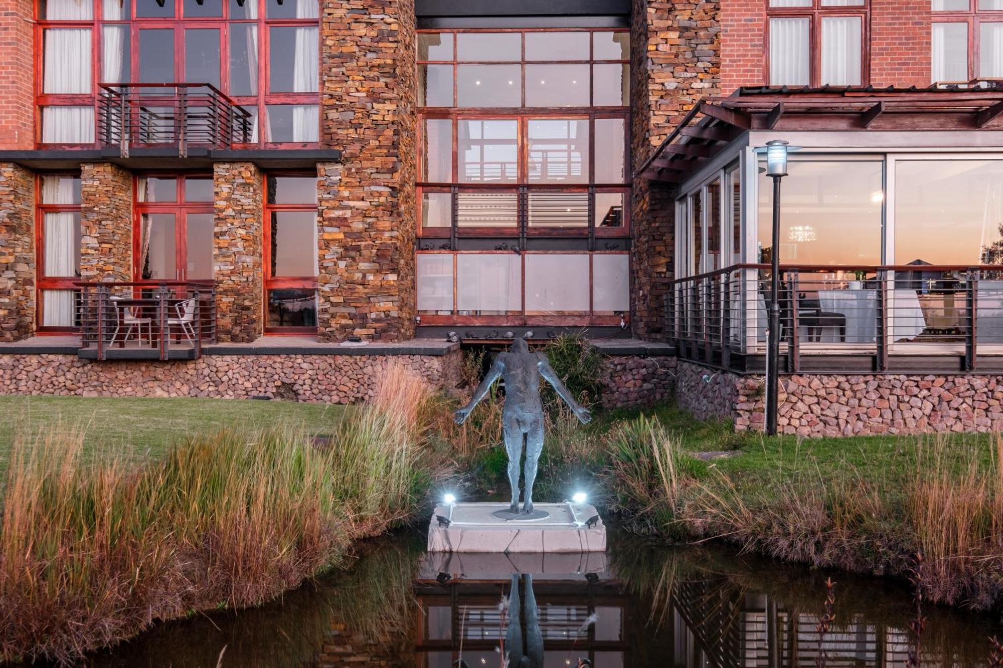 Riboville Boutique Hotel And Restaurant Midrand Exterior photo