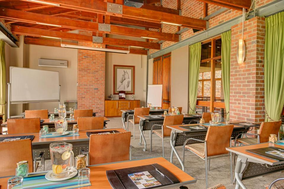 Riboville Boutique Hotel And Restaurant Midrand Exterior photo