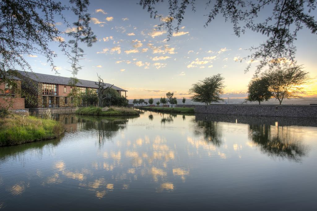 Riboville Boutique Hotel And Restaurant Midrand Exterior photo