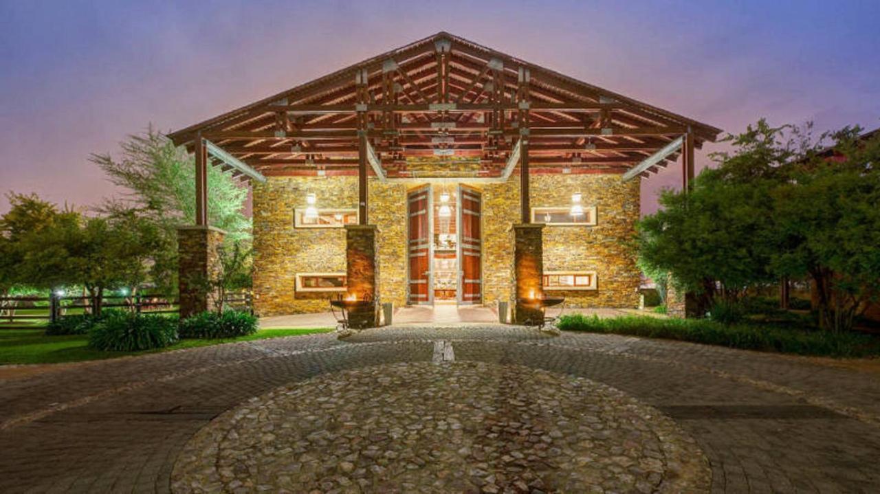 Riboville Boutique Hotel And Restaurant Midrand Exterior photo